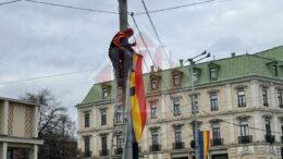pregatiri-in-piata-unirii-pentru-24-ianuarie!-se-arboreaza-steaguri-cu-drapelul-romaniei