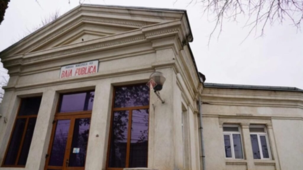 supravietuire-la-tarif-social!-baia-publica-din-iasi-a-devenit-sufrageria-celor-pe-care-statul-si-preturile-i-au-lasat-in-frig
