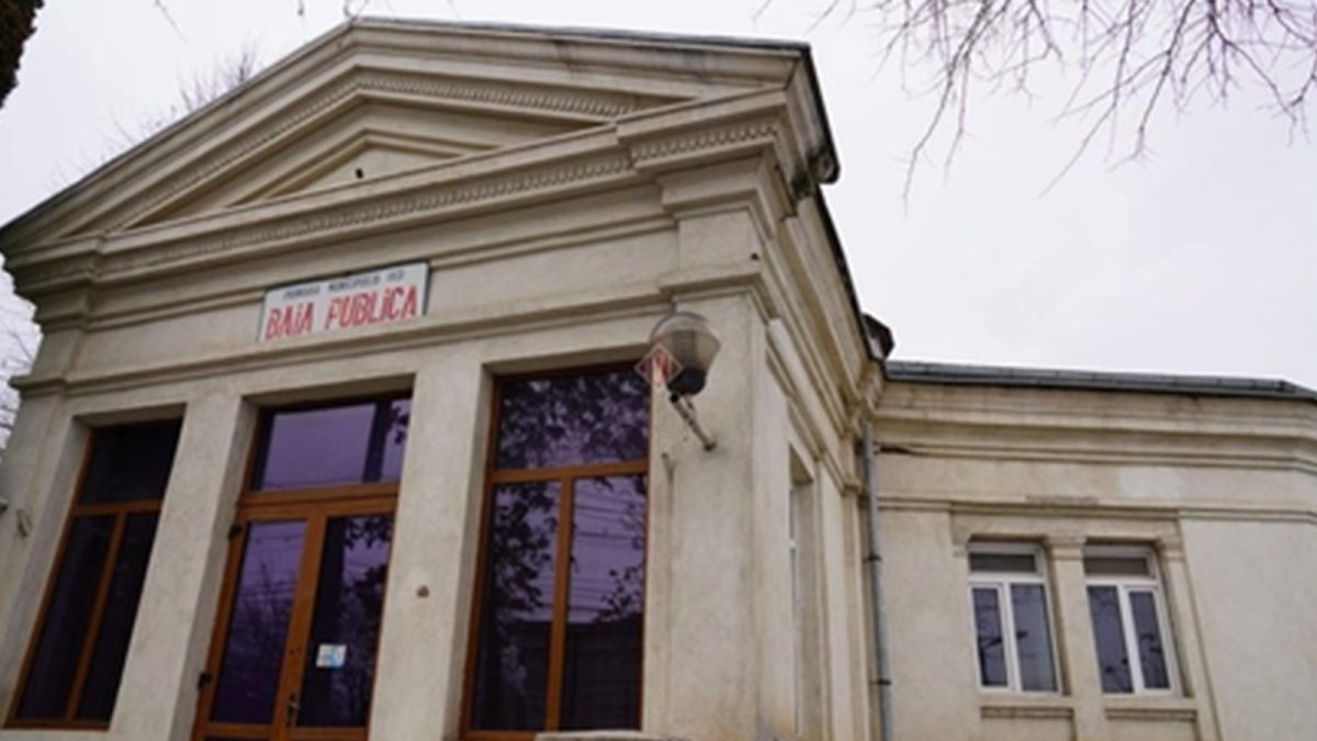 supravietuire-la-tarif-social!-baia-publica-din-iasi-a-devenit-sufrageria-celor-pe-care-statul-si-preturile-i-au-lasat-in-frig