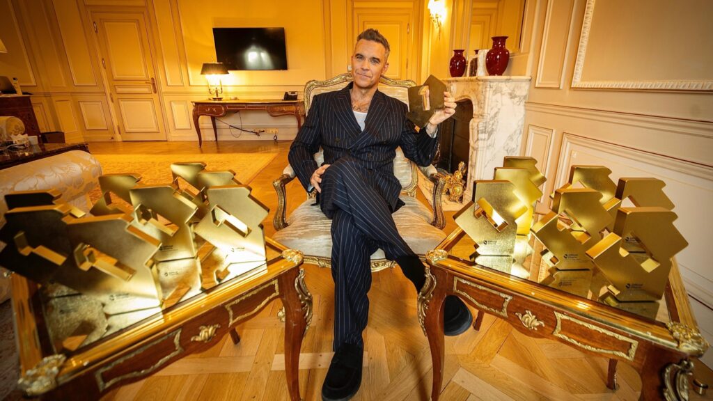 robbie-williams-–-mai-tare-ca-beatles-in-topul-albumelor-din-marea-britanie