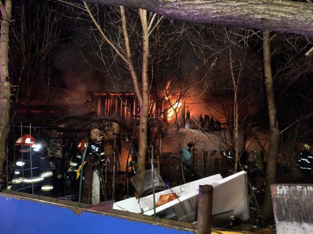 incendiu-in-lunca-cetatuii.-o-casa-a-fost-cuprinsa-de-flacari