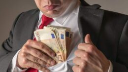 evaziune-fiscala-de-peste-1-miliard-de-lei-vechi,-la-harlau.-protagonista-ilegalitatilor-este-o-tanara-in-varsta-de-30-de-ani,-insarcinata-in-sapte-luni