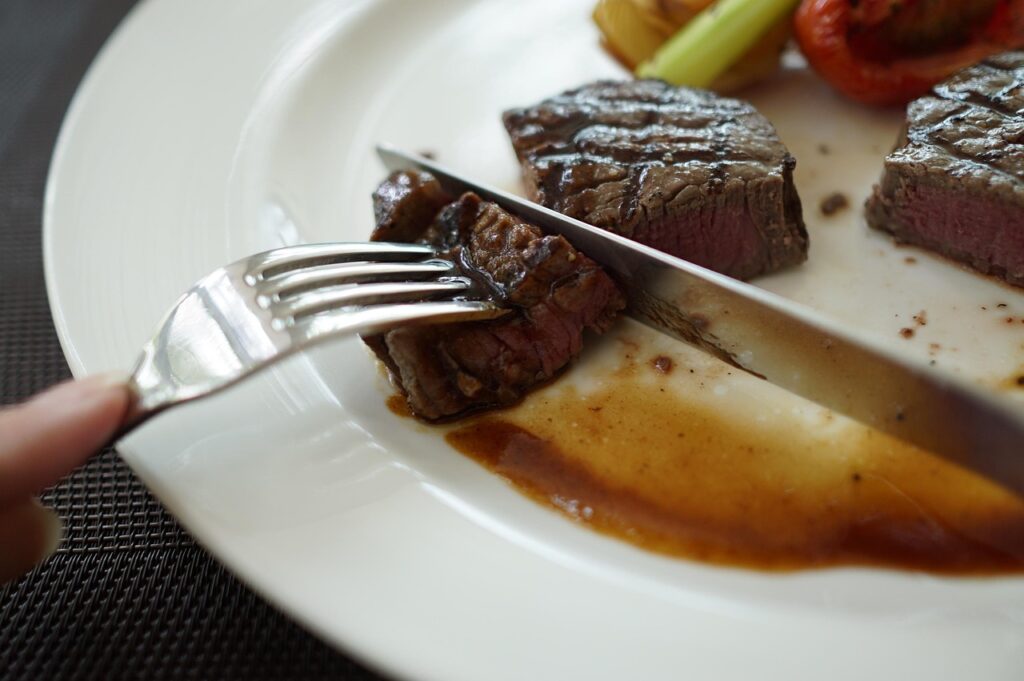 studiu:-consumatorii-de-carne-pot-avea-sanse-mai-mari-sa-ajunga-la-100-de-ani