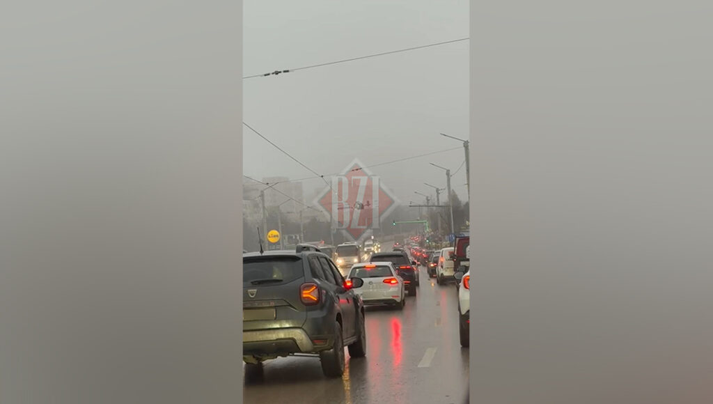 ceata-a-paralizat-traficul-in-municipiul-iasi.-se-circula-bara-la-bara,-in-cozi-de-kilometri