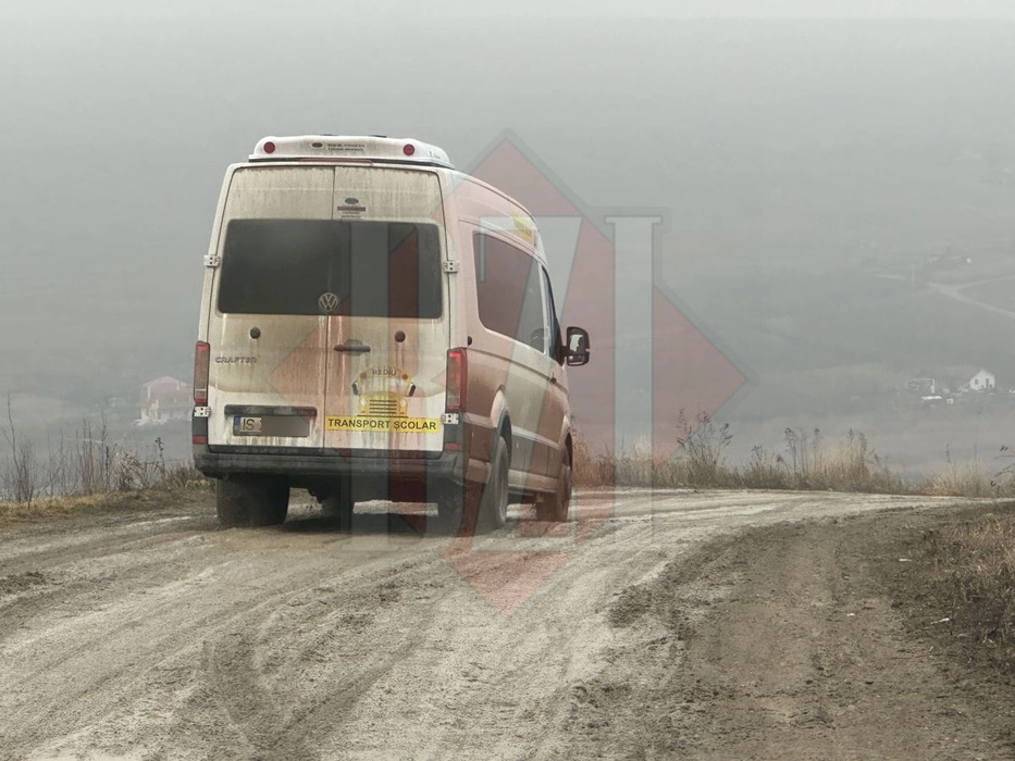 masini-blocate-in-noroi-pe-drumul-principal-din-satul-tautesti,-comuna-rediu-–-video