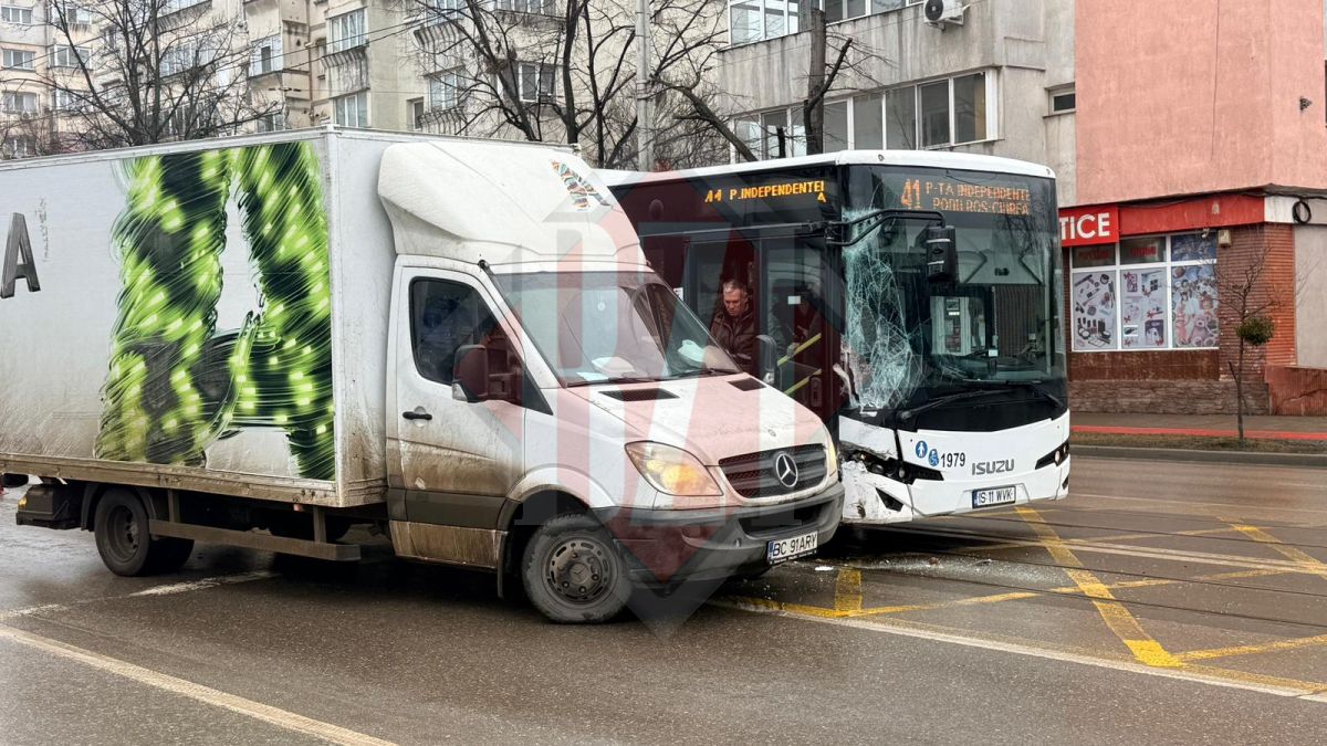 accident-rutier-in-nicolina.-un-autobuz-ctp-iasi-a-fost-lovit-de-o-duba-–-video