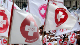 angajatii-din-sanatate-ameninta-cu-greva-generala-din-cauza-pachetului-3-de-masuri-fiscale!-ilie-bolojan-vrea-reduceri-salariale-drastice