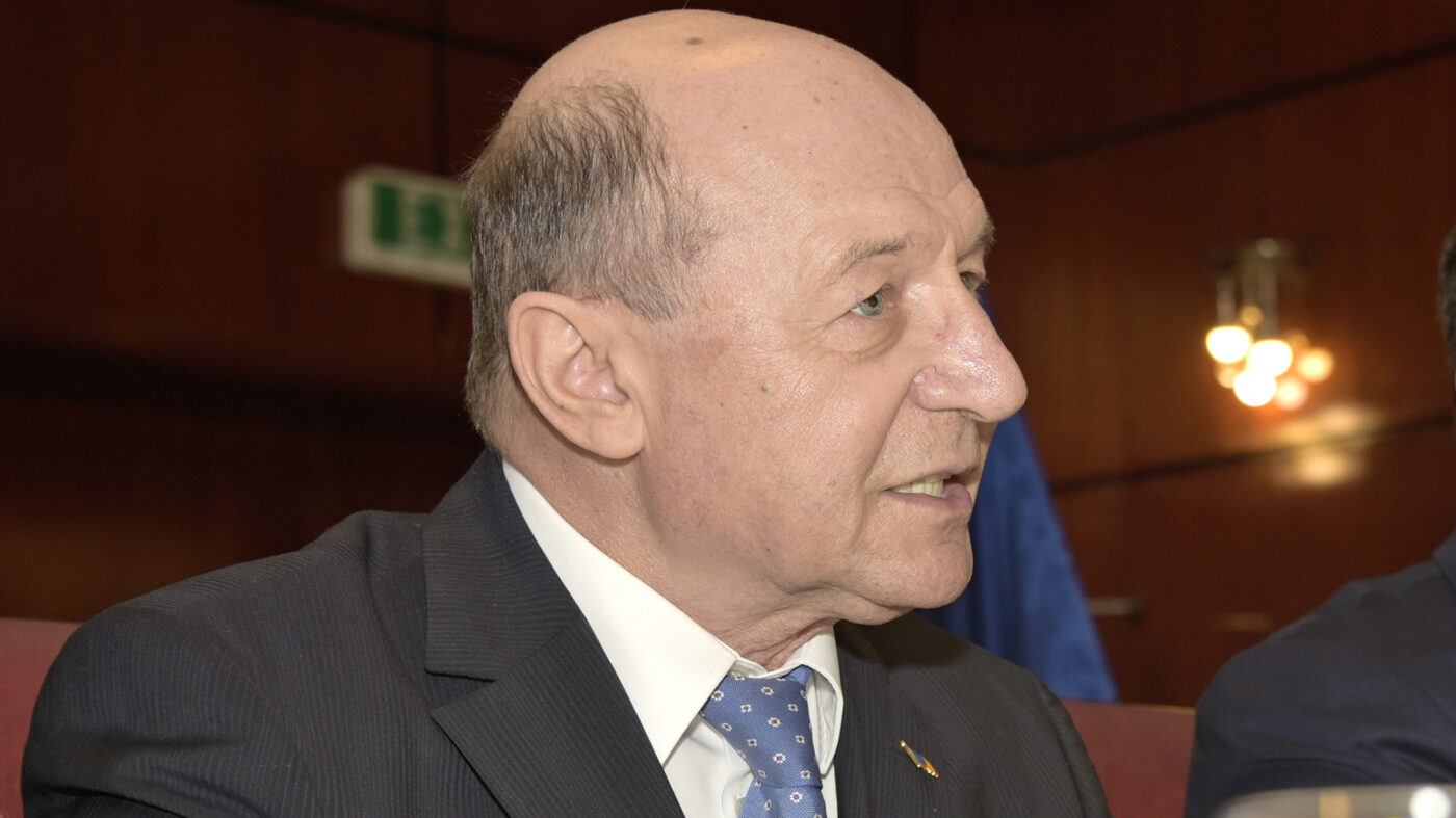 traian-basescu-a-explodat-de-nervi-cand-a-auzit-ce-a-patit-ana-barbosu:-americii-nu-i-au-ajuns-toate-medaliile!