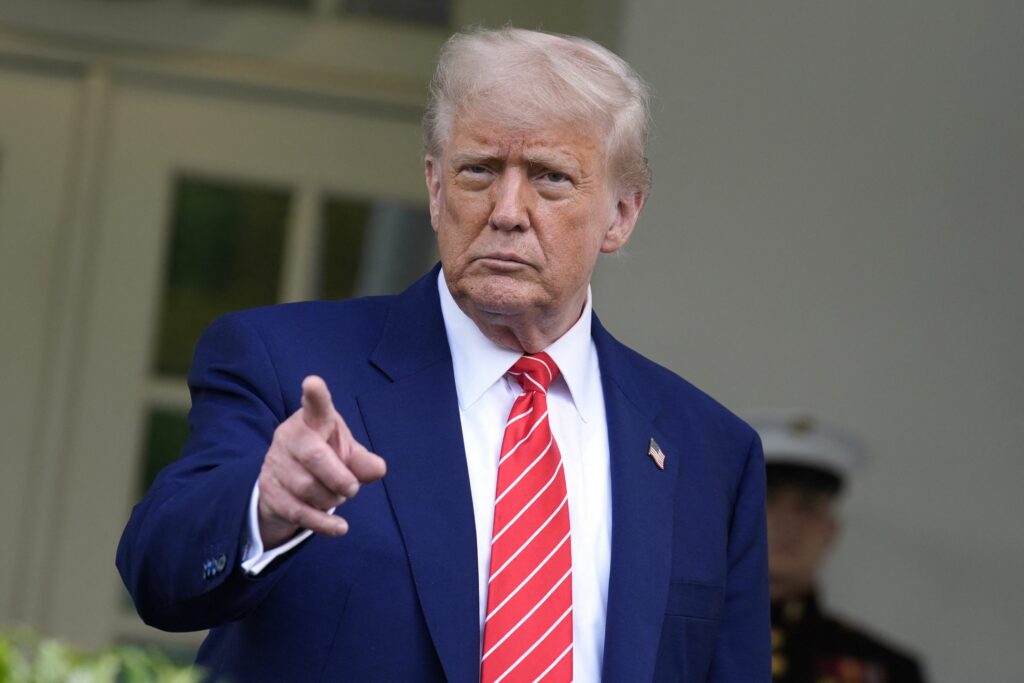 donald-trump-il-numeste-pe-barbatul-impuscat-la-minneapolis-agitator-si-posibil-insurgent