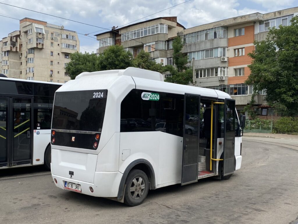 traseul-metropolitan-204-a-fost-suspendat-pentru-o-perioada-nedeterminata-dupa-ce-microbuzul-de-la-ctp-iasi-s-a-defectat
