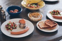 ce-nu-ar-trebui-sa-mananci-niciodata-la-micul-dejun-pentru-a-evita-problemele-digestive.-lista-cu-alimentele-care-le-pot-provoca