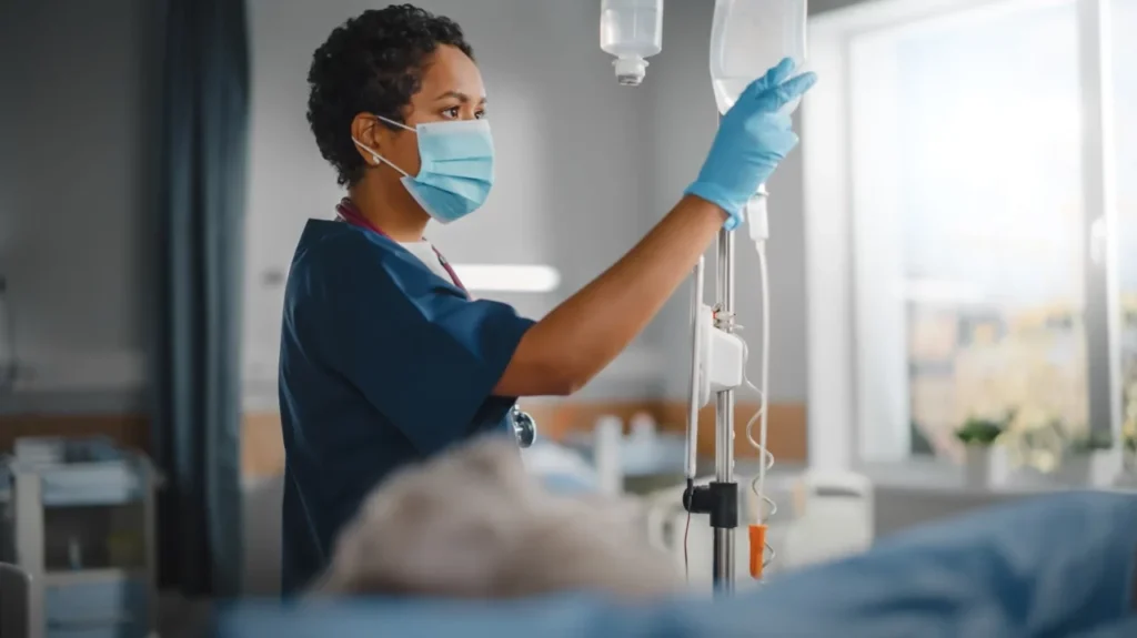 cat-castiga-o-asistenta-medicala-in-romania.-salariul-variaza-in-functie-de-studii-si-experienta