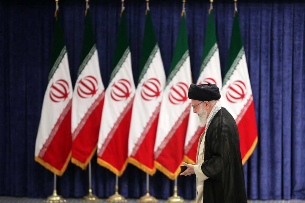 khamenei-ameninta-sua-cu-conflict-regional-daca-ataca-iranul.-navele-americane-se-aduna-in-orientul-mijlociu