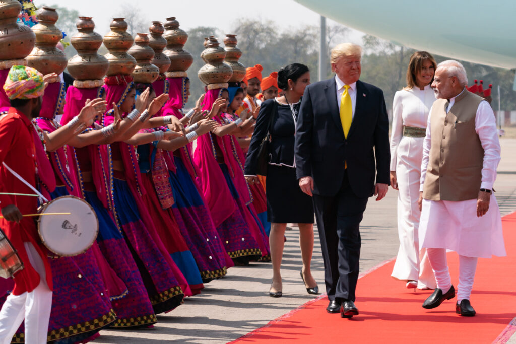 intelegerea-ce-ar-putea-sa-arunce-economia-rusiei-in-aer.-trump-si-modi-au-batut-palma