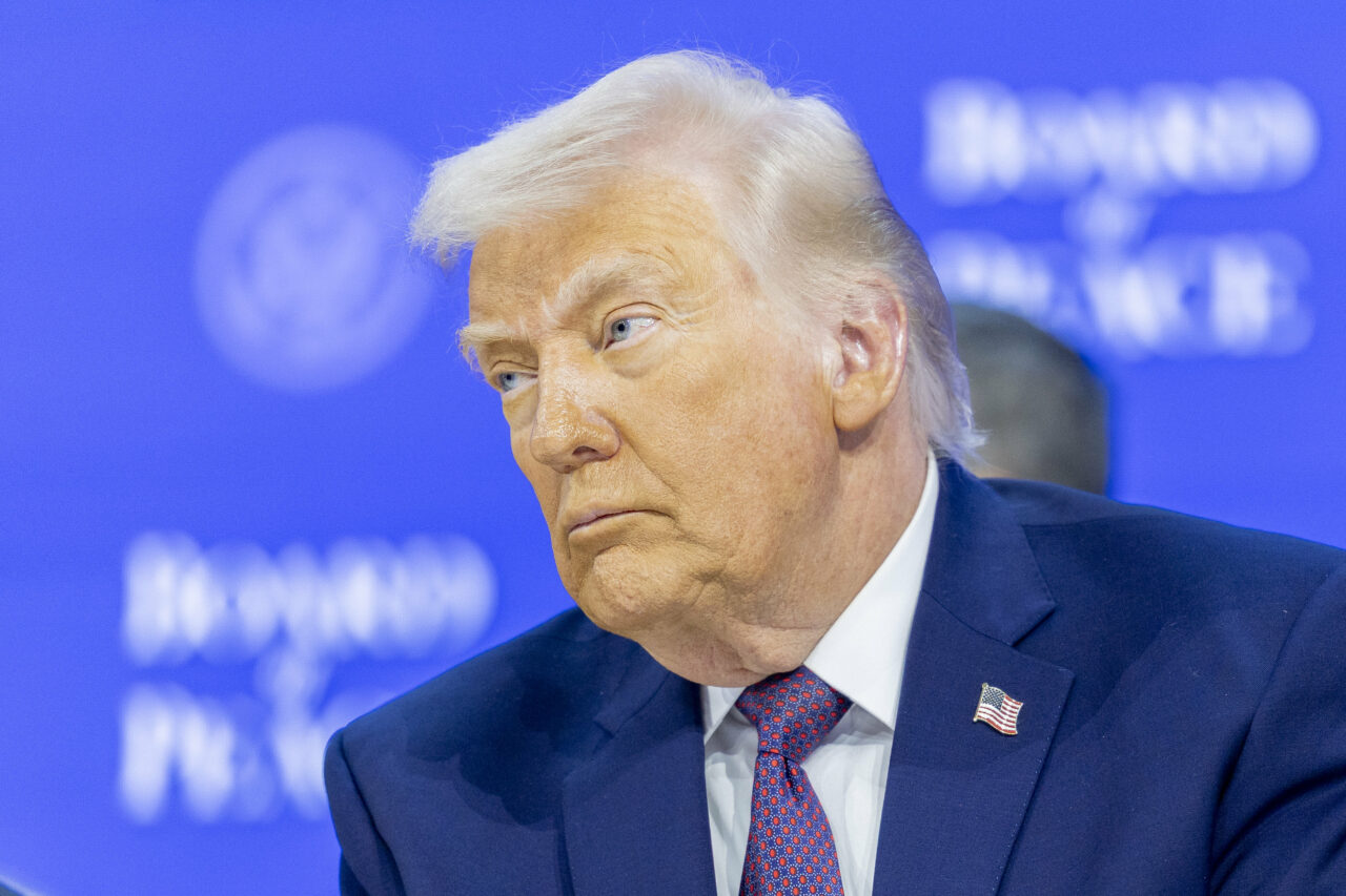 trump-a-indemnat-europa-sa-fie-foarte-precauta-din-cauza-problemelor-grave-legate-de-migratie-si-energia-verde