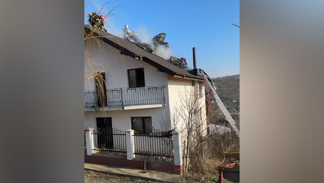 incendiu-la-o-locuinta-din-vulturi,-comuna-popricani.-pompierii-au-intervenit-pentru-limitarea-pagubelor