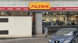 un-client-din-iasi-incearca,-de-mai-bine-de-un-an,-sa-repare-un-televizor-achizitionat-de-la-altex,-care-s-a-defectat-de-trei-ori.-constantin-sorin-dima:-cred-ca-incearca-sa-insele-clientii