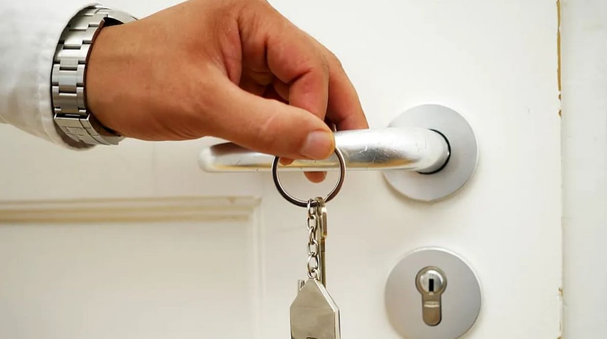 de-ce-sa-cureti-cu-otet-la-intrarea-in-casa.-care-sunt-beneficiile