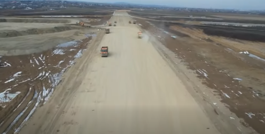 lucrarile-la-autostrada-a7-bacau-–-pascani-continua-intr-un-ritm-sustinut.-iata-imaginile-de-la-fata-locului