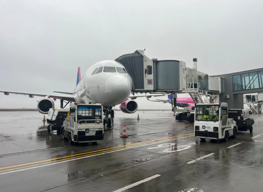doua-zboruri-care-trebuiau-sa-ajunga-la-suceava-au-fost-redirectionate-catre-aeroportul-iasi,-din-cauza-cetii