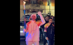 ce-onoare-pentru-romania:-cristi-chivu-a-purtat-flacara-olimpica!-imagini-de-colectie-de-la-milano
