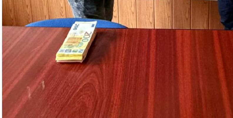 un-agent-de-politie-din-ialomita-a-gasit-pe-strada-10000-de-euro.-ce-a-facut-mai-departe-cu-banii