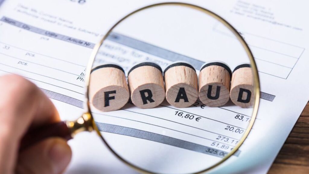 mai-multi-romi-din-iasi-ar-fi-tepuit-statul-cu-peste-1-miliard-de-lei-vechi-si-au-sanse-sa-scape!-dosarul-se-afla-in-instanta-de-ani-buni-si-a-fost-amanat-de-55-de-ori!