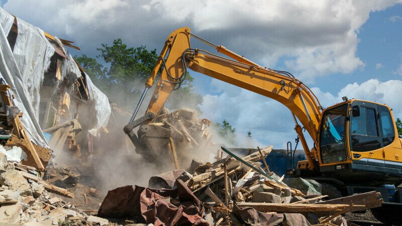 politia-locala-iasi-cere-demolarea-unei-constructii.-avocatul-celui-care-detine-cladirea-acuza-lipsa-de-competenta!