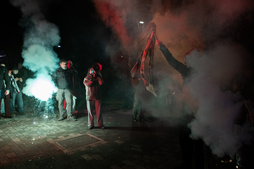 ciocniri-la-milano-in-timpul-jocurilor-olimpice:-protestatari-au-aruncat-petarde,-politia-a-folosit-gaze-lacrimogene