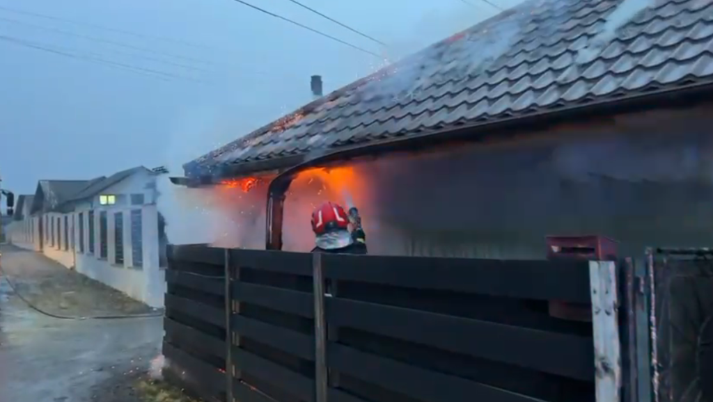 incendiu-in-iasi!-o-casa-a-fost-cuprinsa-de-flacari