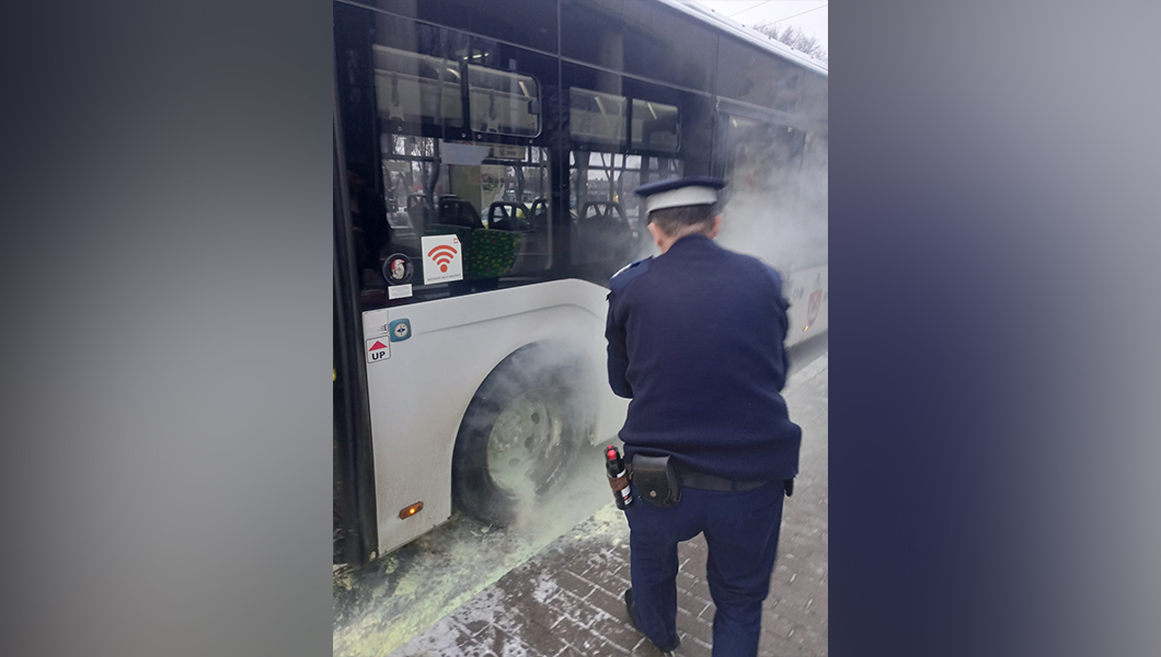 incendiu-la-un-autobuz-ctp-iasi.-jandarmii-din-zona-au-intervenit