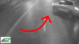 accident-rutier-intre-un-autobuz-ctp-iasi-si-un-autoturism-pe-bulevardul-poitiers.-iata-momentul-impactului