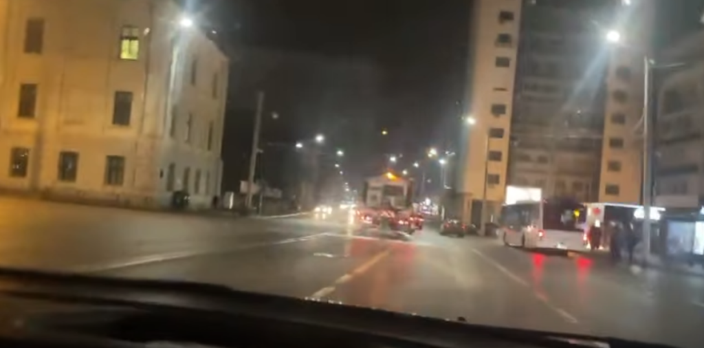 echipele-actioneaza-pentru-curatarea-drumurilor-si-prevenirea-poleiului,-in-municipiul-iasi