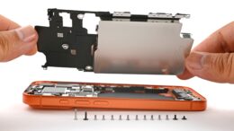 utilizatorii-iphone-17-pro-max,-jecmaniti-de-apple?-inlocuirea-acumulatorului,-taxata-cu-de-zece-ori-pretul-piesei-de-schimb