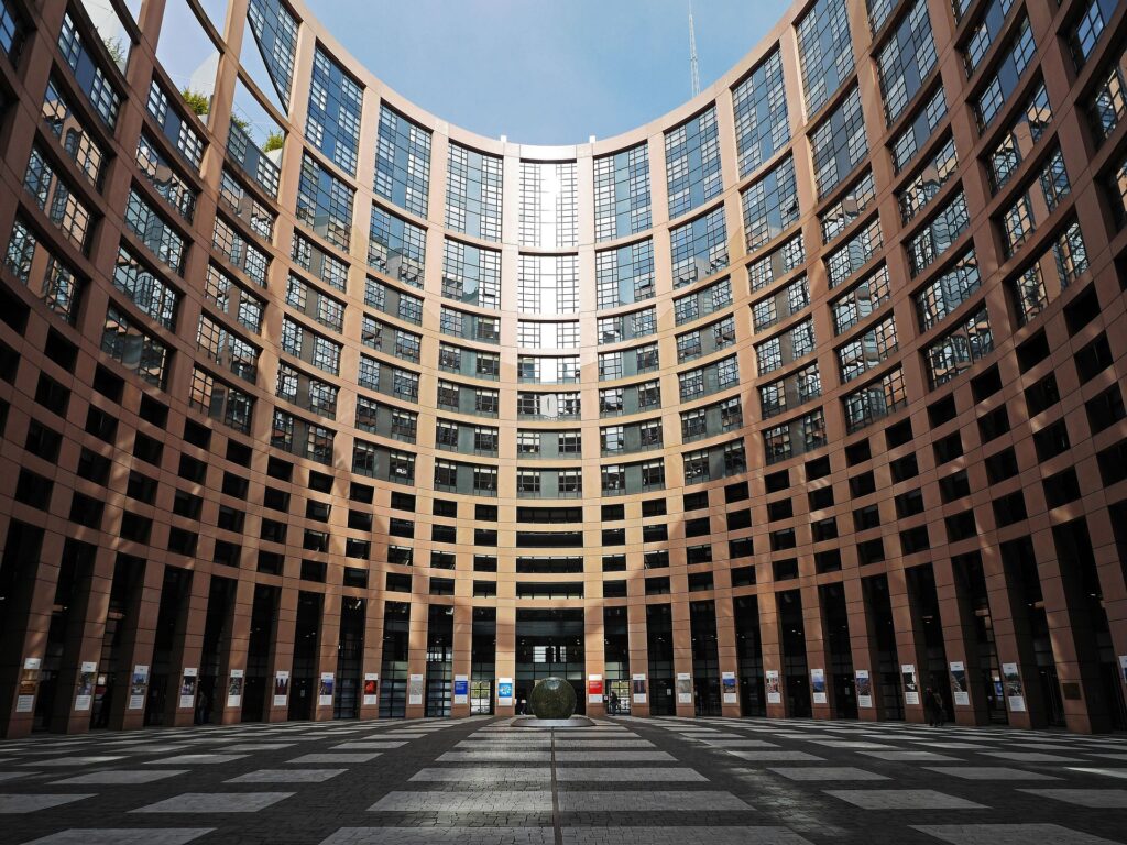 ue-inaspreste-regulile-privind-imigratia.-ce-modificari-importante-a-adoptat-parlamentul-european