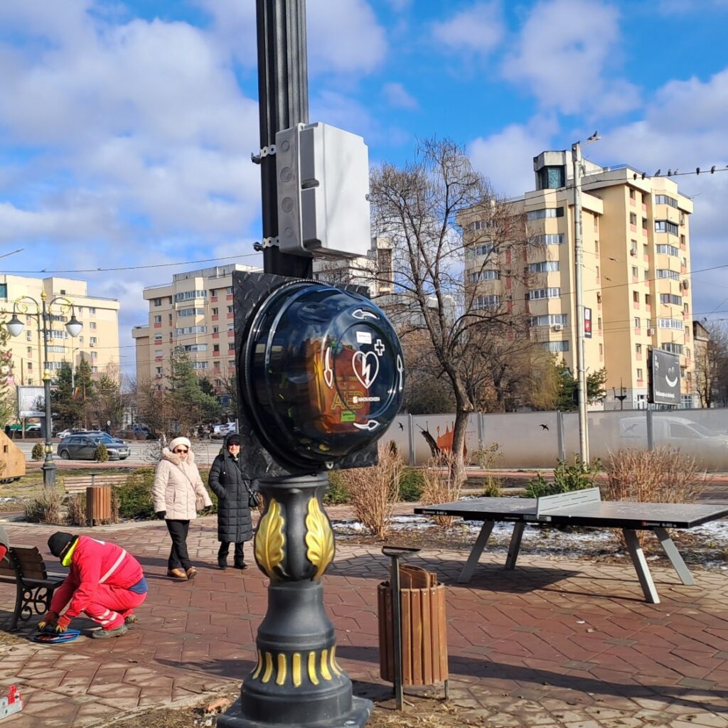 zece-defibrilatoare-noi-au-fost-instalate-in-spatiile-publice-din-municipiul-iasi