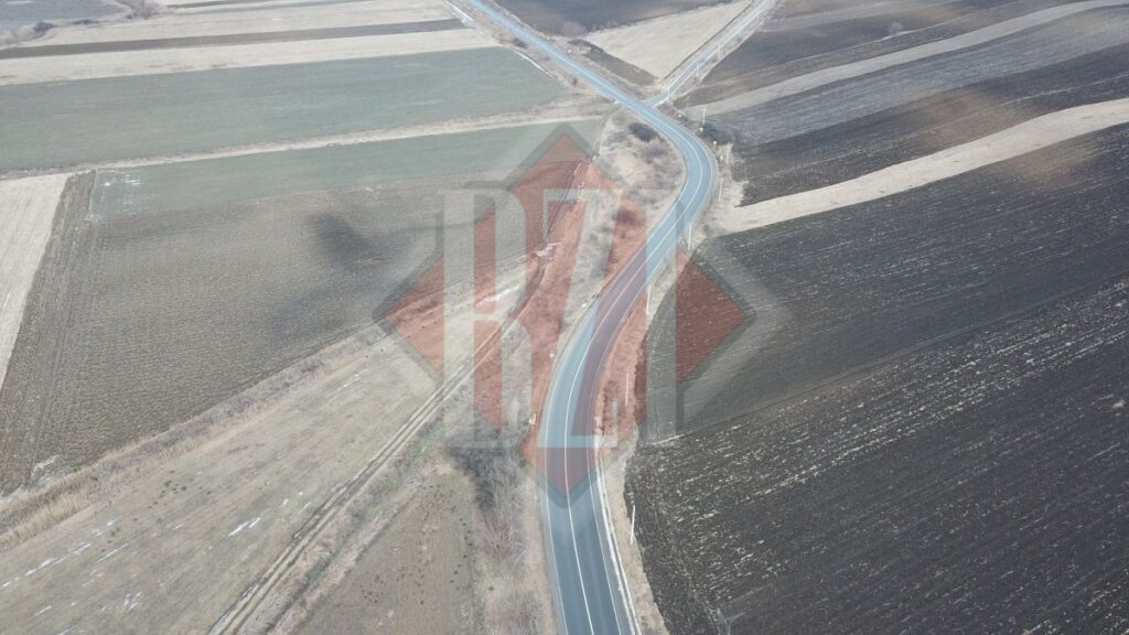 imagini-din-drona-de-la-locul-accidentului-mortal-de-la-ciortesti.-un-segment-de-drum-drept-unde-soferii-accelereaza,-apoi-urmeaza-curba-mortii-–-video