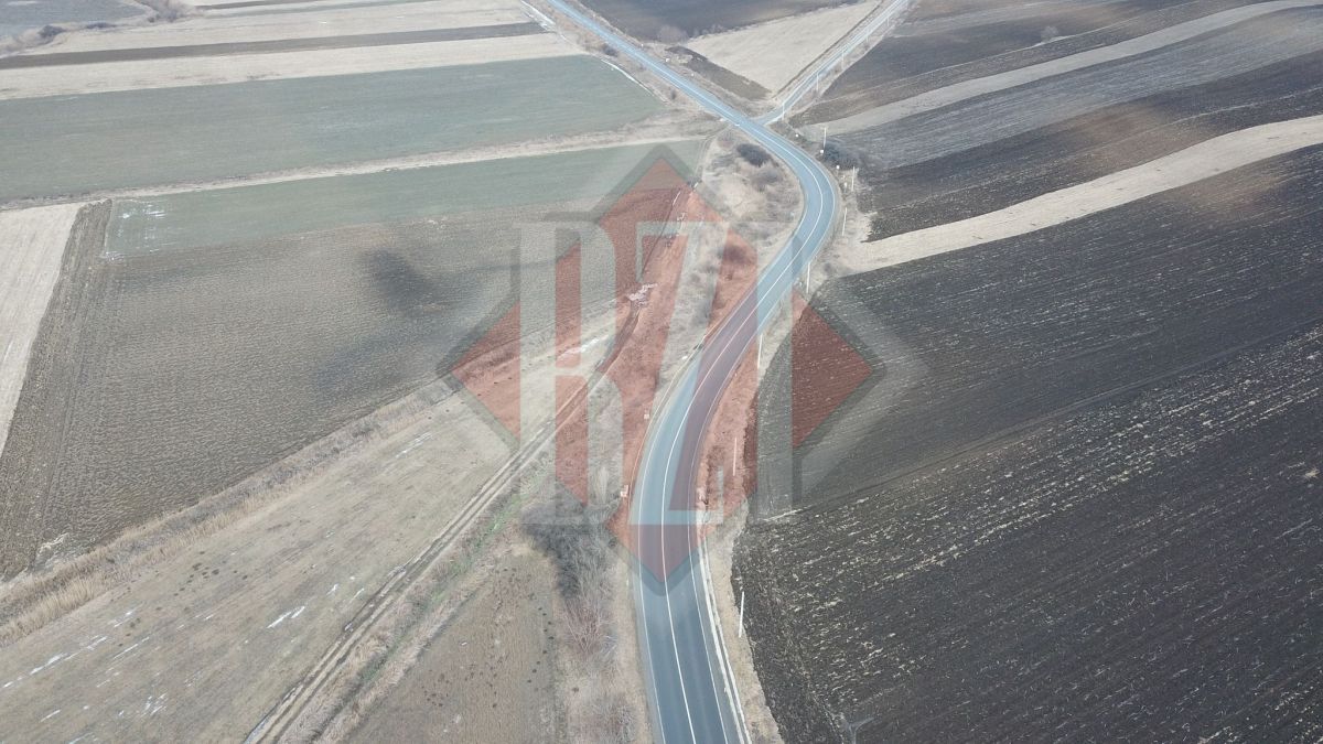 imagini-din-drona-de-la-locul-accidentului-mortal-de-la-ciortesti.-un-segment-de-drum-drept-unde-soferii-accelereaza,-apoi-urmeaza-curba-mortii-–-video