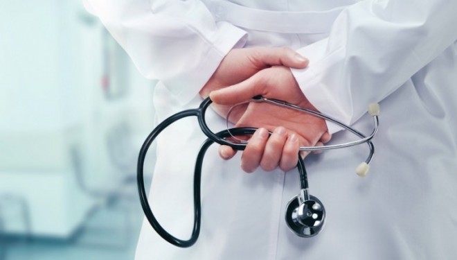 rectorii-de-la-medicina-sustin-masura-propusa-de-bolojan-pentru-a-tine-medicii-in-romania