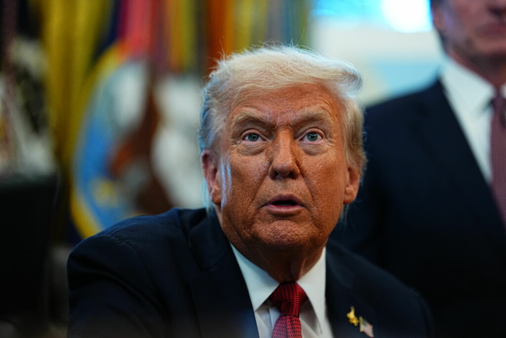 donald-trump-ar-putea-participa-la-parada-de-ziua-victoriei-din-rusia,-sugereaza-kremlinul