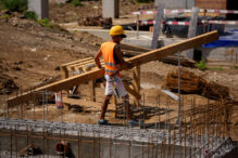 in-ce-stadiu-al-constructiei-se-afla-o-casa-la-rosu.-tot-ce-trebuie-sa-stii-despre-aceasta-etapa-a-unei-locuinte-noi
