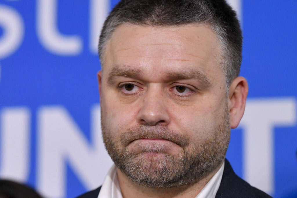 ciprian-ciucu,-reactie-dura-la-criticile-psd:-un-spectacol-grotesc-si-dezgustator.-ilie-bolojan-a-salvat-romania-si-trebuie-sustinut