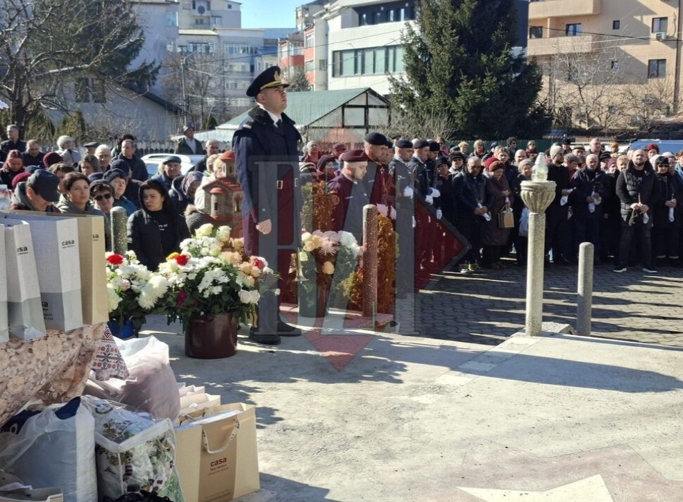 zguduitor!-a-inceput-slujba-de-inmormantare-a-sotilor-iacob-si-a-fiicei-lor.-sute-de-oameni-participa-la-funerarii-–-foto