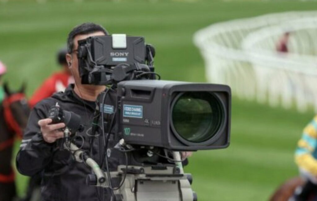 ce-s-a-putut-auzi-pe-post-in-transmisiunea-in-direct.-televiziunea-si-a-cerut-scuze-imediat