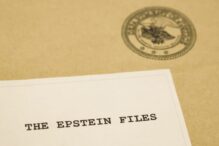 parisul-va-infiinta-o-echipa-speciala-pentru-a-analiza-posibila-implicare-a-cetatenilor-francezi-in-infractiunile-lui-jeffrey-epstein