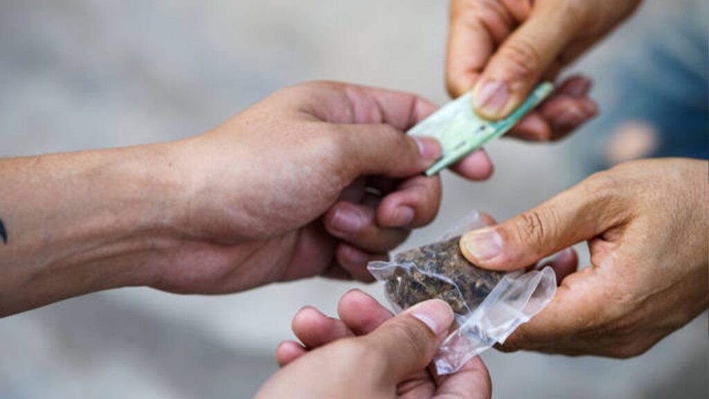 un-traficant-de-droguri-din-iasi-vrea-tratament-medical!-s-a-saturat-de-arestul-la-domiciliu!