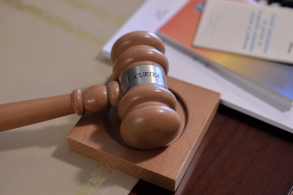 judecatorii-se-plang-de-numarul-mare-de-dosare-aflate-pe-rol:-nivel-fara-precedent