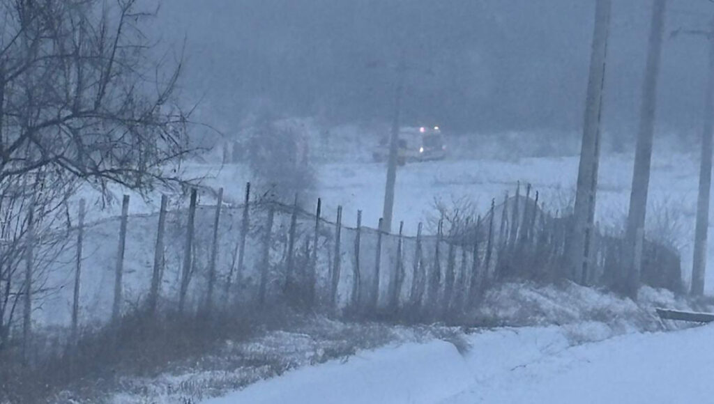 ambulanta-blocata-in-zapada-la-victoria!-o-pacienta-si-bebelusul-abia-nascut-se-afla-in-vehicul-–-video