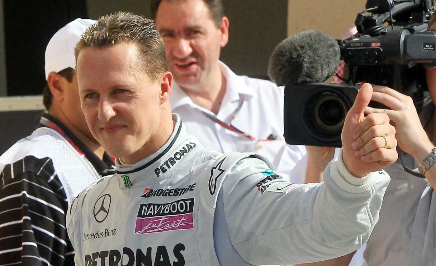 nu-e-o-gluma!-michael-schumacher-a-fost-obligat-sa-dea-inapoi-trofeul-de-campion-mondial-in-formula-1:-am-ramas-uimit