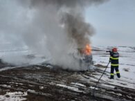 autoturism-in-flacari-in-scobinti!-interventie-rapida-a-pompierilor-ieseni